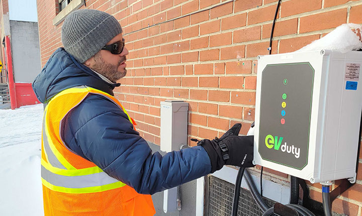 Choisir les bornes pour la recharge des VÉ commerciaux